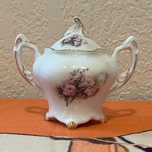 Older Porcelain Treasures Betty Platner ROSES SUGAR BOWL Hand Decorated Signed - Picture 2 of 9
